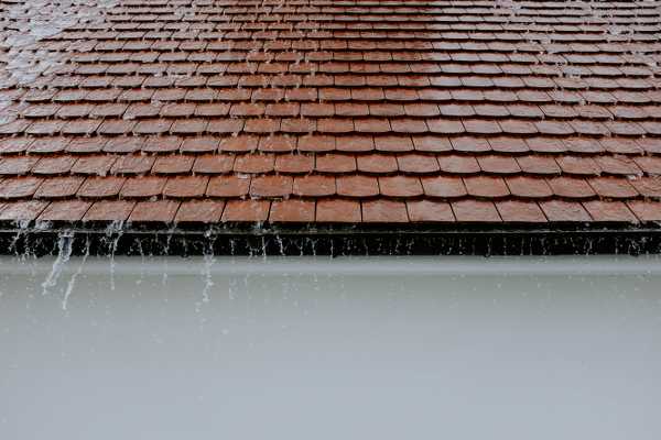 does buildings insurance cover roof repairs uk